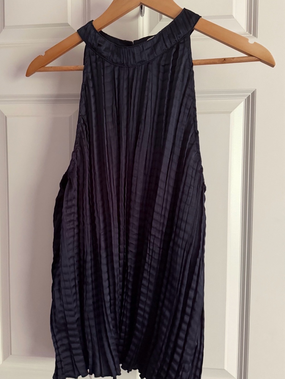 cloth & stone Navy Pleated Sleeveless tank